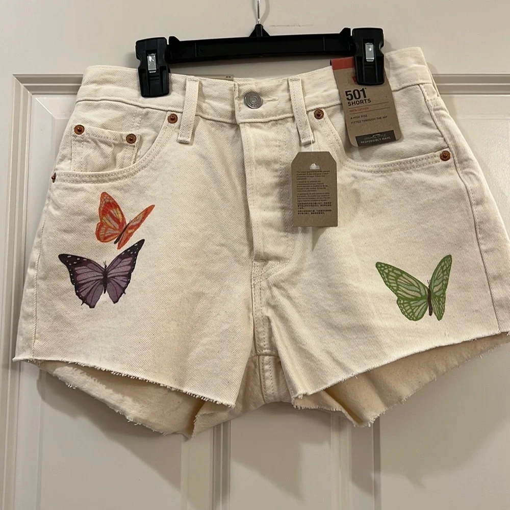 Levi’s ladies shorts - Picture 1 of 9